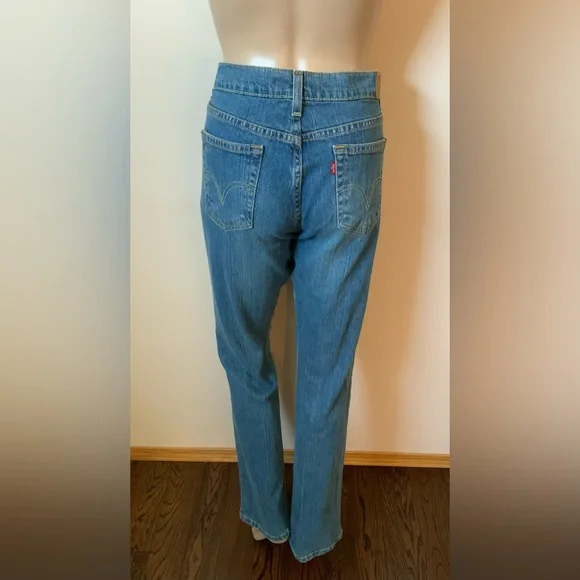 Levi’s - Picture 2 of 2